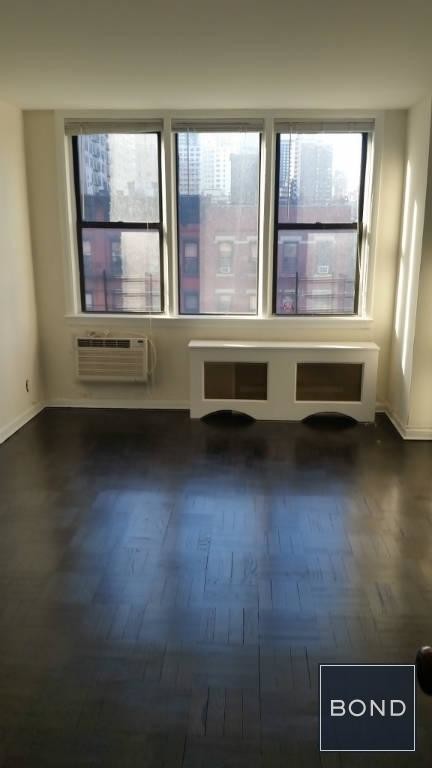 Building Photo - 500 E 87th St