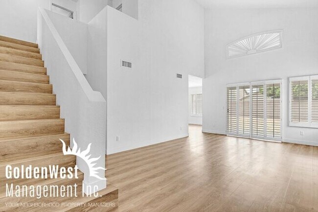 Building Photo - Gorgeous 3Bdm 3Ba Home in the Crystal Cree...