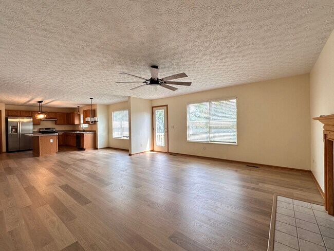 Foto del edificio - 1553 Grove Hill Dr