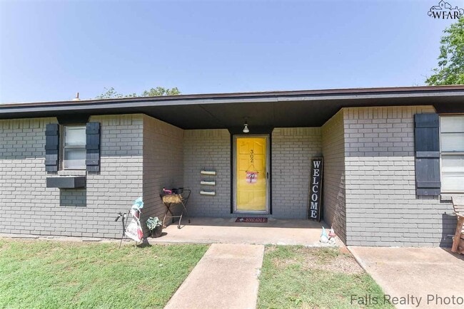 Building Photo - 302 Ave I