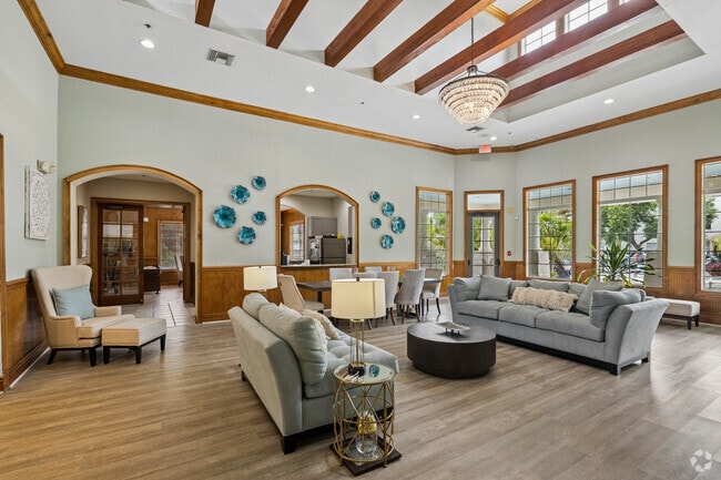 Lobby Photo - Goldelm at Braden River