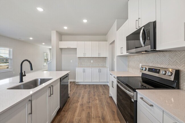 Foto del edificio - AVAILABLE NOW! CUL-DE-SAC TRIPLEX LOT LOCATED ON 1-ACRE IN MIDLOTHIAN, TX!