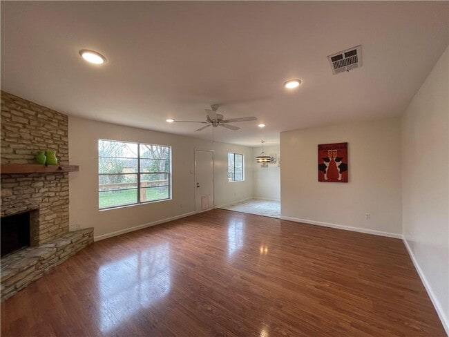 Building Photo - 1911 Heathwood Cir