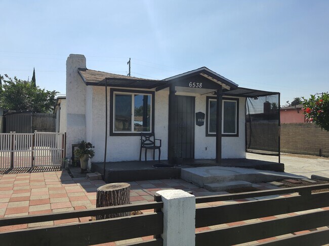 Foto del edificio - 6538 San Vincente St