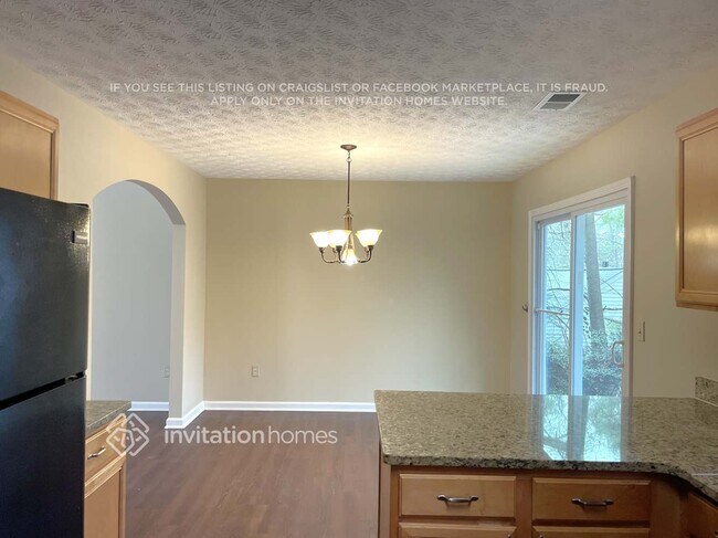 Building Photo - 1607 Eagle Dr