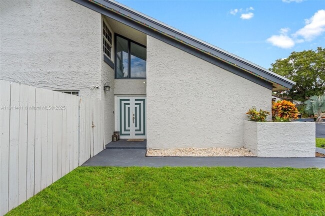 Foto del edificio - 8351 SW 39th Ct