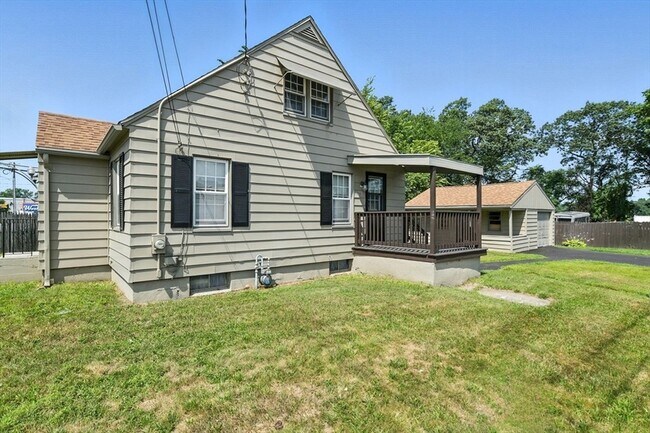 Foto del edificio - 1118 Boston Rd