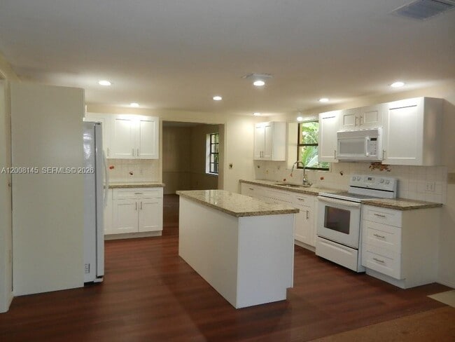 Foto del edificio - 18950 SW 240th St