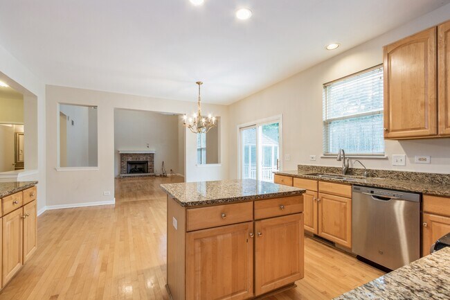 Building Photo - 809 Pleasant St