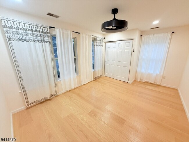 Foto del edificio - 2088 Edward Ct