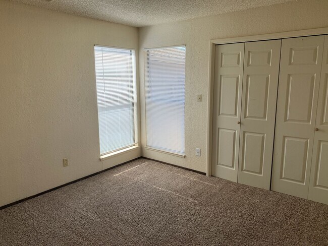 Building Photo - LABOR DAY SPECIAL - 2 WEEKS FREE RENT!!Character abound in this 3/2