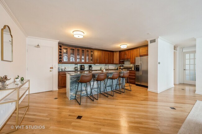 Building Photo - 850 N Dewitt Pl