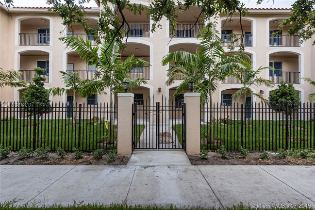 Building Photo - 2575 SW 64th Ave