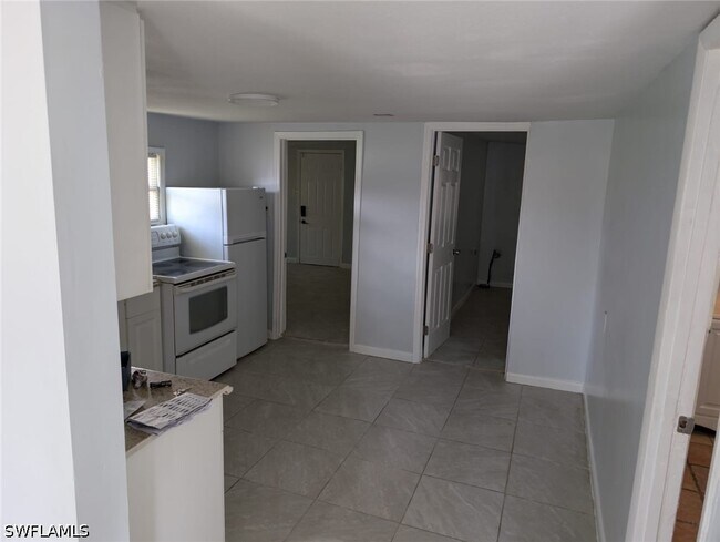 Building Photo - 111 E Palmetto Ln