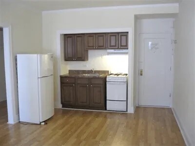 Foto principal - 3335 W Diversey Ave