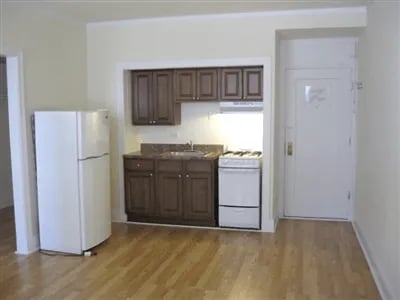 Primary Photo - 3335 W Diversey Ave