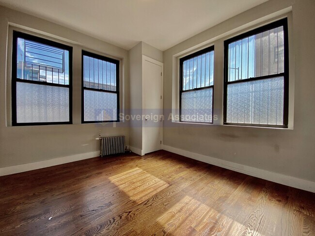 Foto del edificio - 12 Pinehurst Avenue