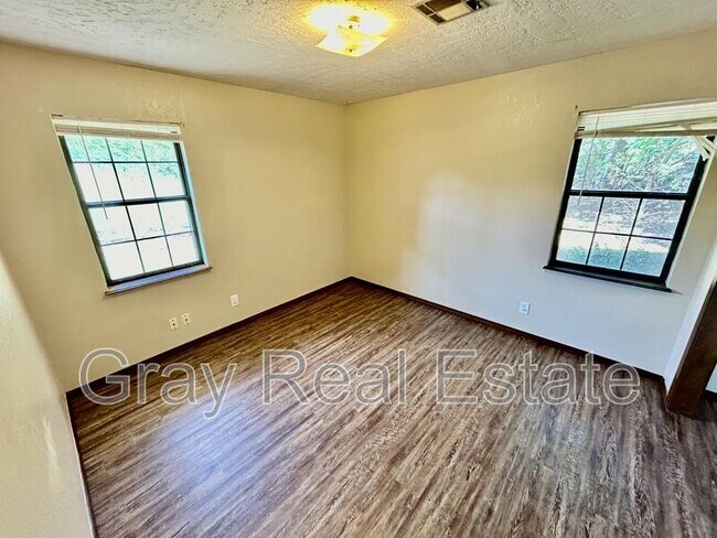 Building Photo - 308 SE 10th Apt G