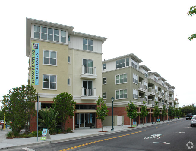 Building Photo - 2030 N Pacific Ave
