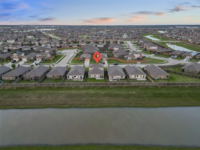 Foto del edificio - 12601 S Shore Dr