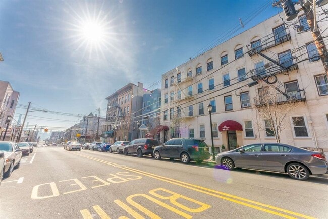 Building Photo - 211 48th St