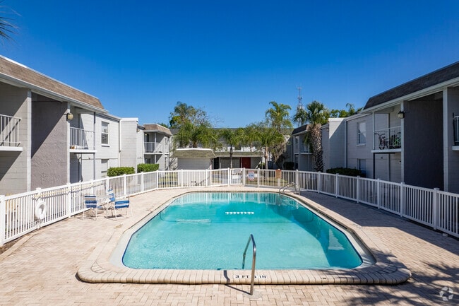 Building Photo - Uptown Apartments