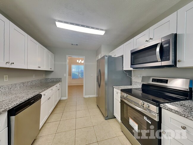 Building Photo - 360 Valley View Dr