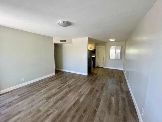 Foto del edificio - 205 N Elm St
