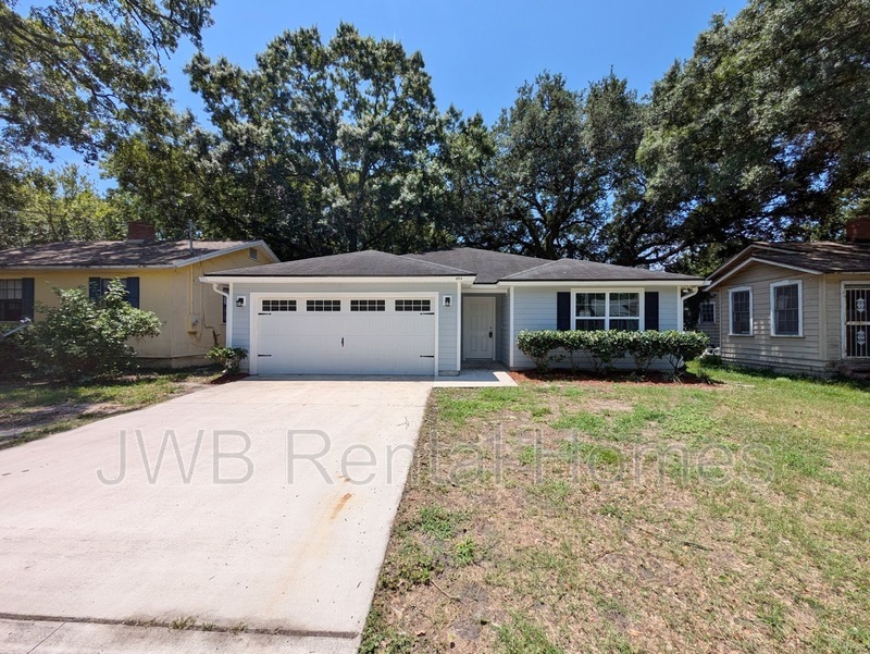 Foto principal - 4054 Gilmore St