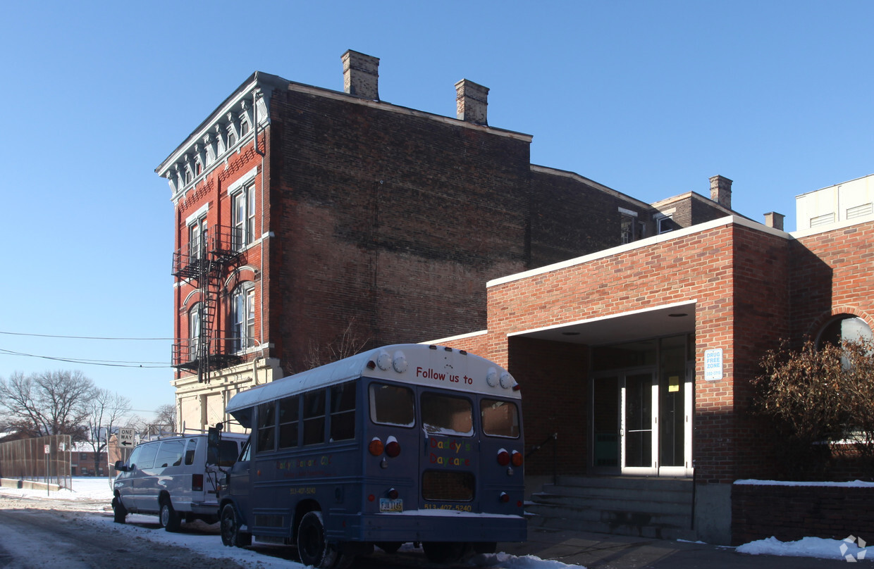Building Photo - 1721 Baymiller St