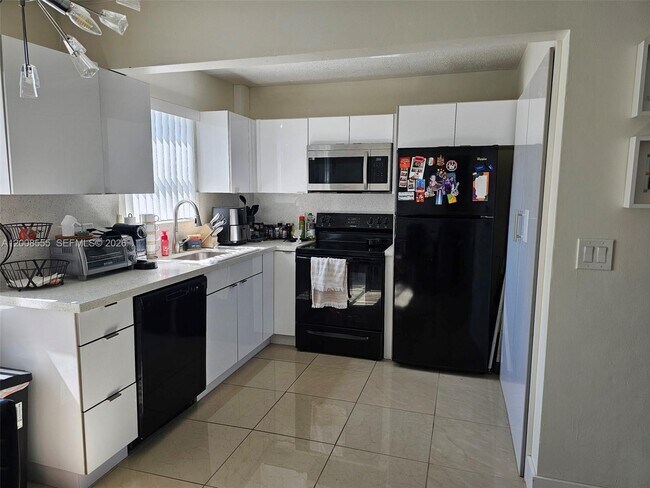 Foto del edificio - 900 Tallwood Ave
