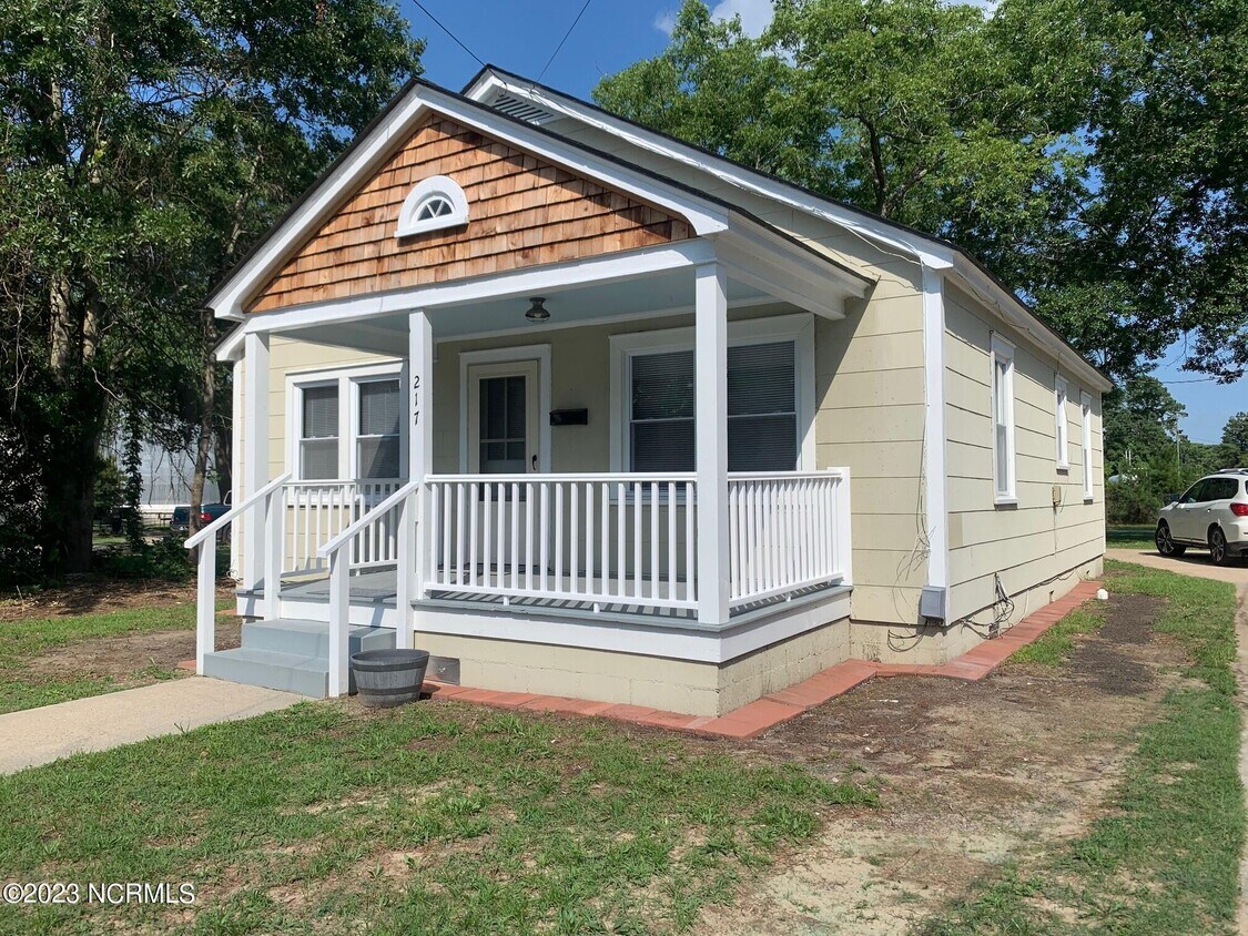 217 Hudnell St, Washington, NC 27889 House Rental in Washington, NC