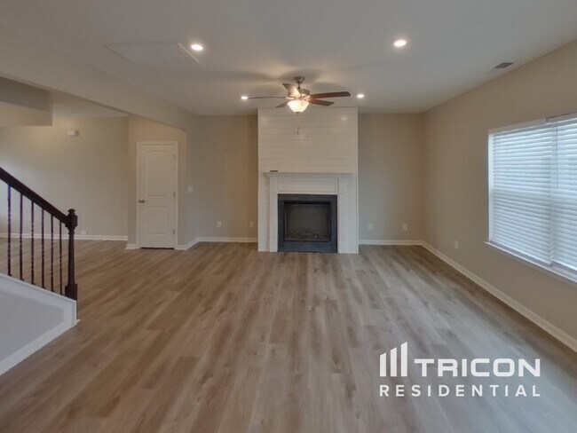 Foto del edificio - 3726 Pelham Wood Dr