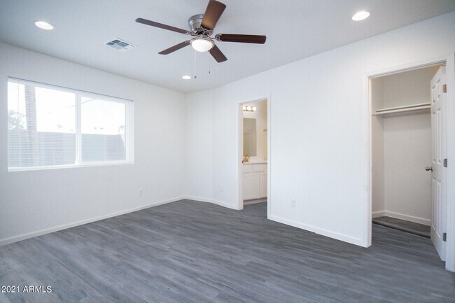 Building Photo - 7537 N 21st Ave