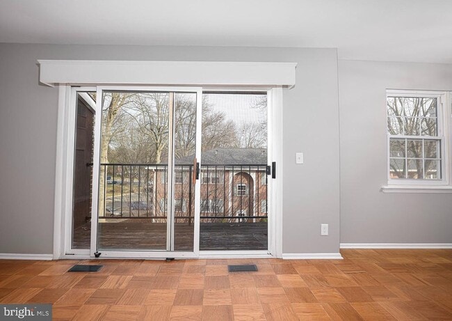 Building Photo - 211 Crocker Dr