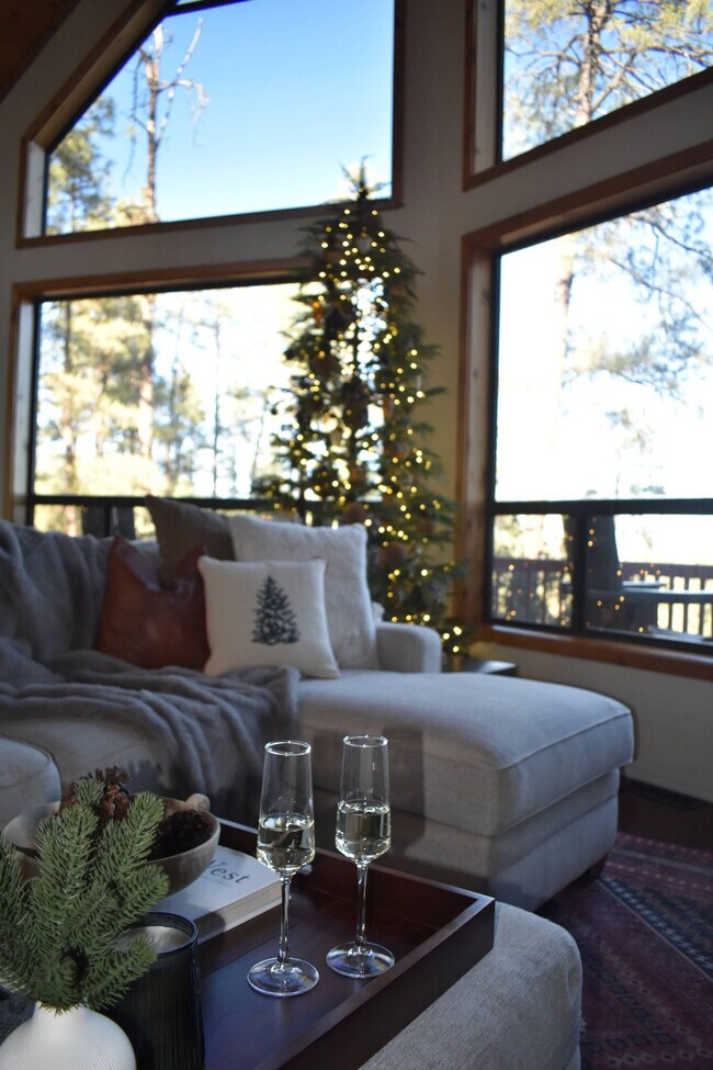 Foto del edificio - 2373 W Mountain Laurel Rd