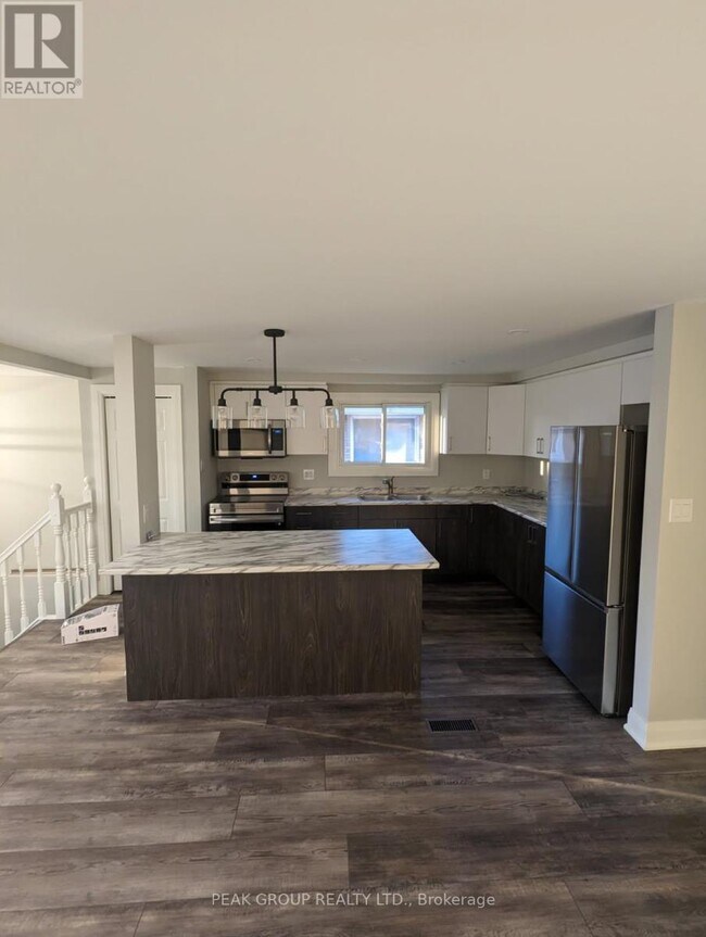 Photo du bâtiment - 5072 University Ave