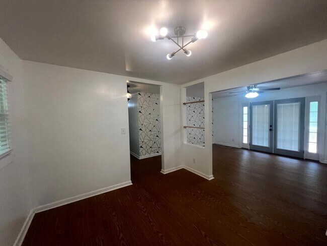Foto del edificio - 3225 Breechin ~ Murray Hill ~ 2 Weeks FREE!!