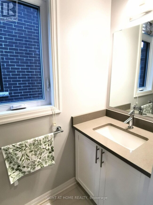 Building Photo - 321 Lysander Pl