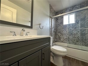 Building Photo - 625 N 11th St