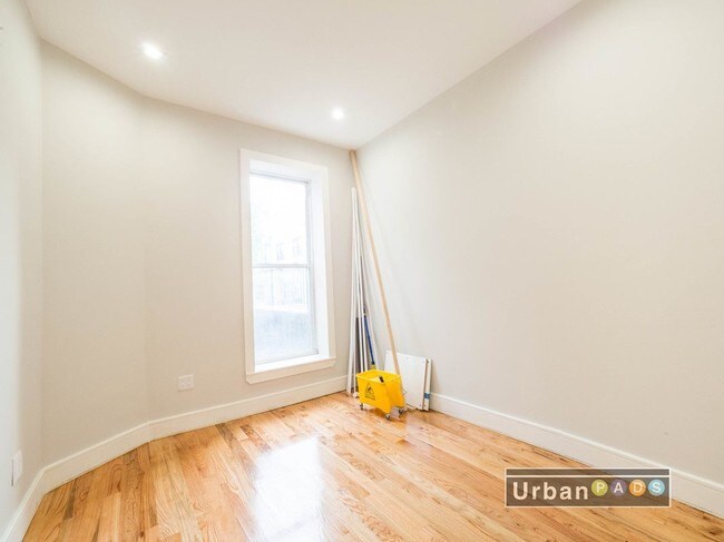 Foto del edificio - 526 Willoughby Ave