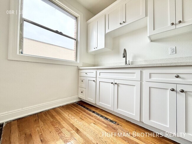 Building Photo - 245 N Kenmore Ave