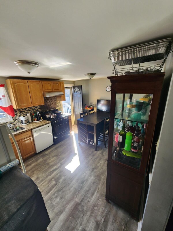 Building Photo - 101 Elm St