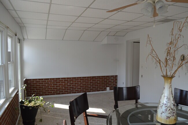 Building Photo - 748 Bennaville Ave