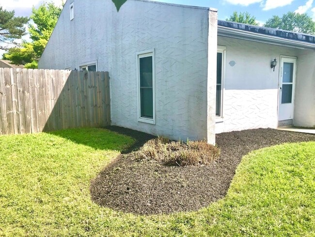 Building Photo - 6398 Shelton Ct