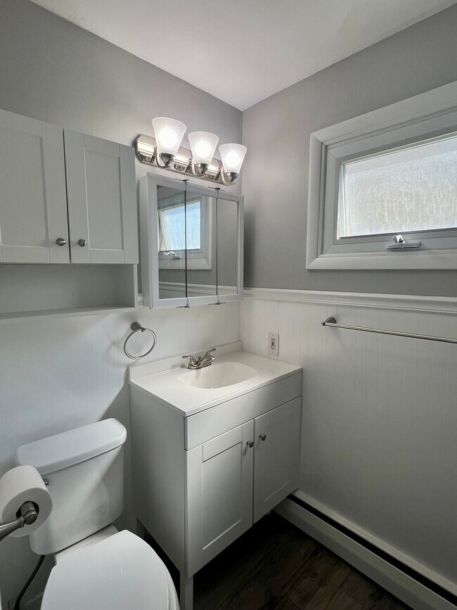 72 Reo Ave Unit Utilities Included 3 Bdrm, Buffalo, NY 14211