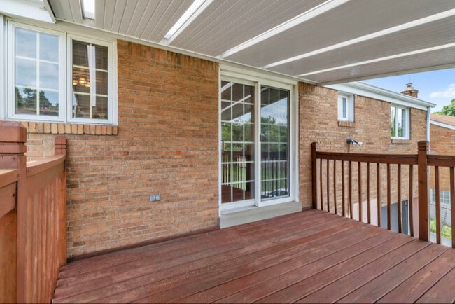 Building Photo - 2054 Noblestown Rd