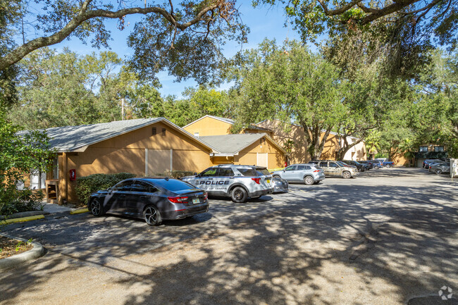 Foto del edificio - Uptown Townhomes