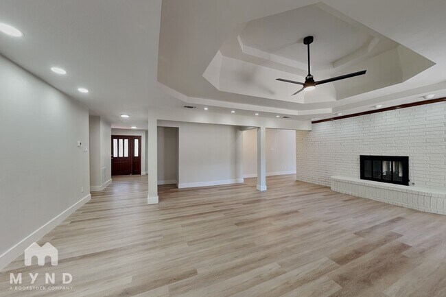 Building Photo - 1215 Spring Lake Dr