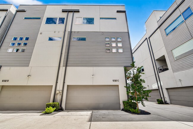 Building Photo - 1232 W 24th St